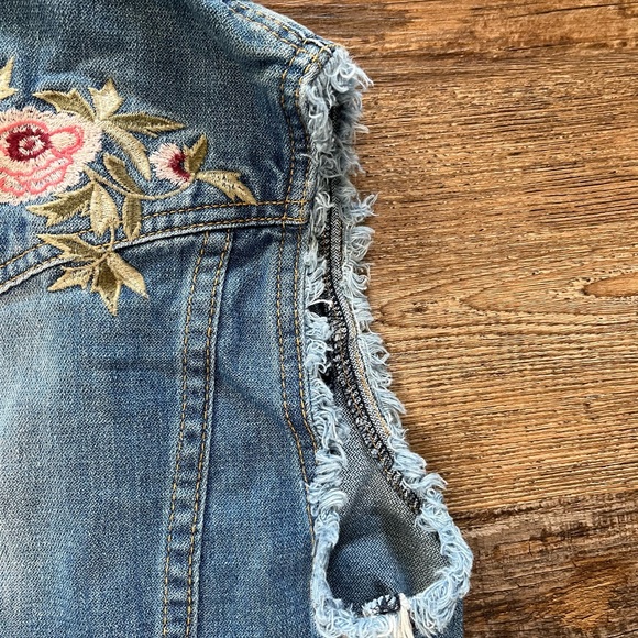 Embroidered Jean vest - Picture 4 of 5